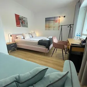 Terminal Family Airport Hostel Poznań